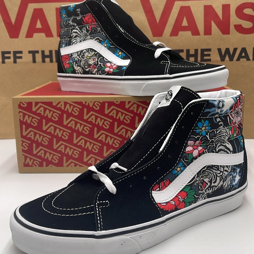 Vans Men’s High-Top Sneakers Sk8-Hi
Tiger Floral Multi/True White
VN000BW76GL - Picture 3 of 16